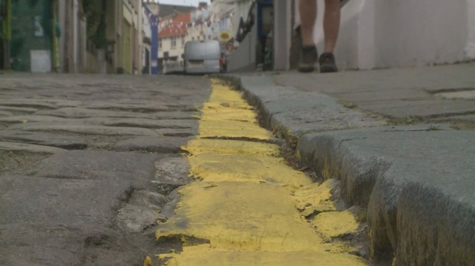 Yellow lines (don’t don’t do it)