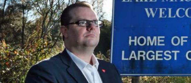 Councillor complains about ‘worn out’ welcome sign, remembers he’s left the gas on