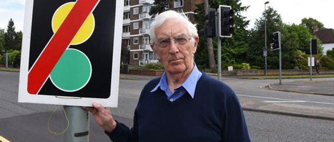 Old boy pleads with council to fix broken traffic lights