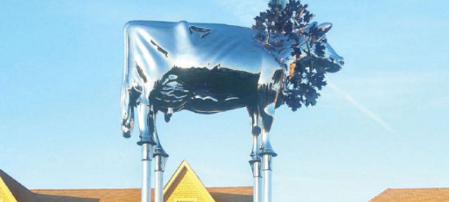 Toronto residents have a (oh-ho!) BEEF over giant cow sculpture that’s appeared in their neighbourhood